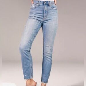 Abercrombie & Fitch Ultra High Rise Mom Jeans 2 / 26